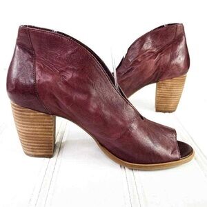 Lucky Brand Joal peep-toe ankle block heel booties burgundy distress leather.